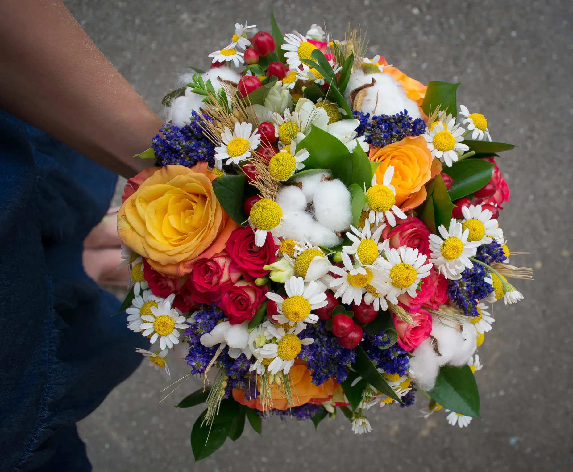 Buchet-mireasa-cu-flori-de-vara